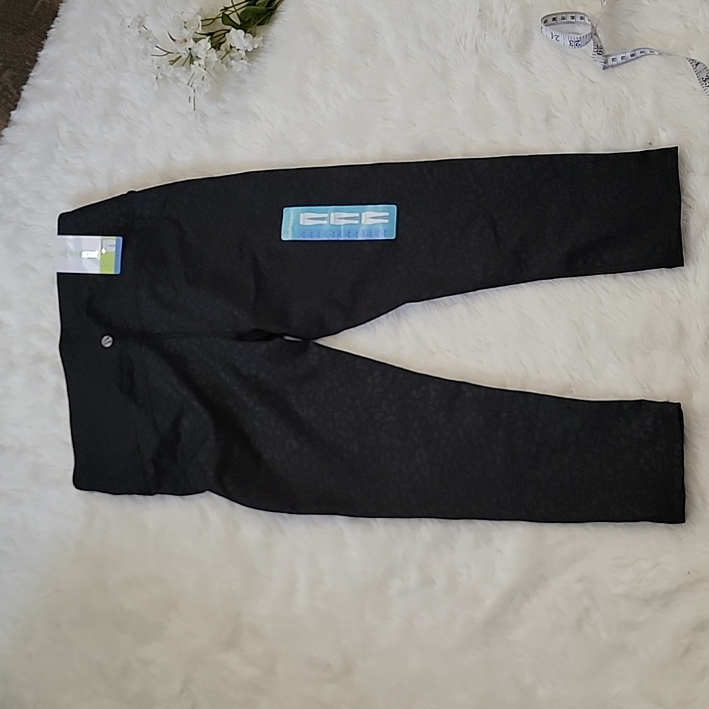 Marika nwt large legging Capri length. Large. Black animal print
